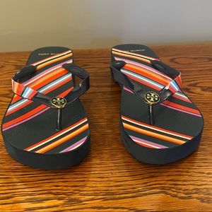 Tory Burch cut out wedge flip flop in navy stripe size 9